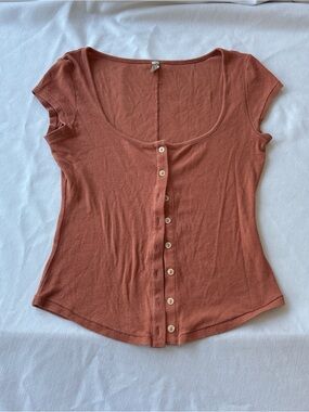 Women’s Scoop Neck Button-Front Top in Rust